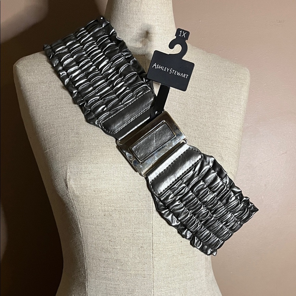 😄Plus size wide scrunched silver belt 90’s